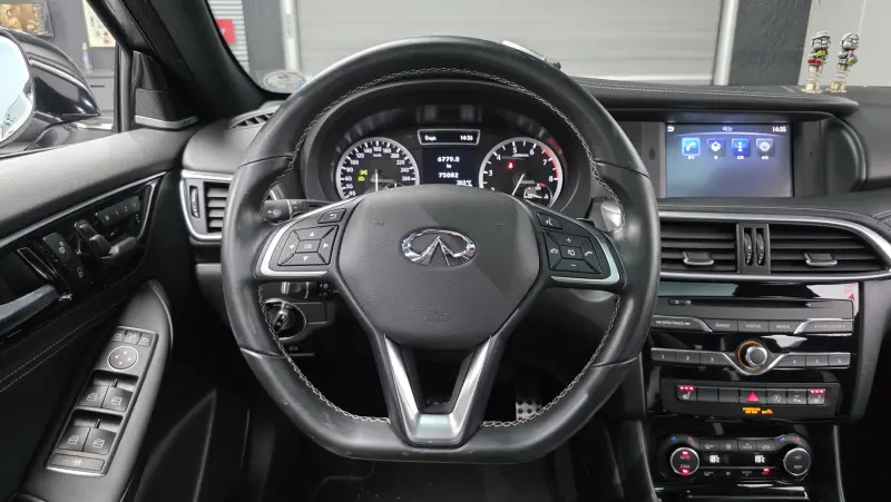 Infiniti Q30