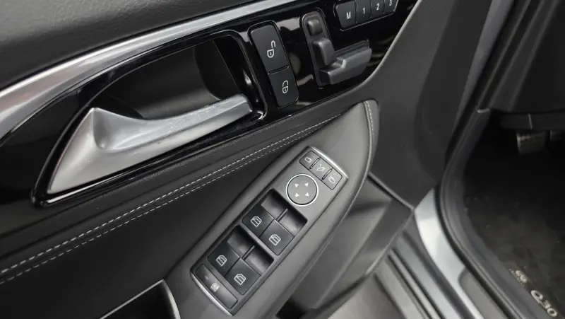 Infiniti Q30