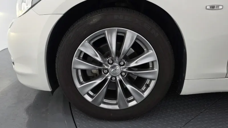 Infiniti M37