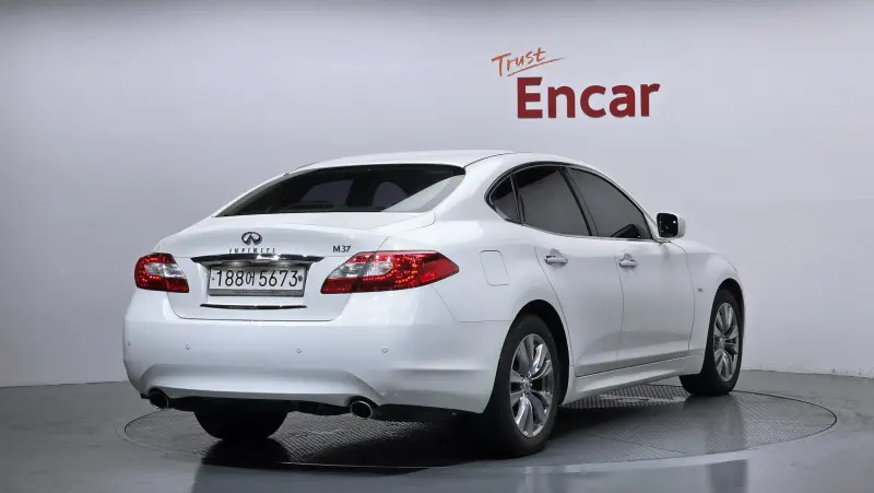 Infiniti M37