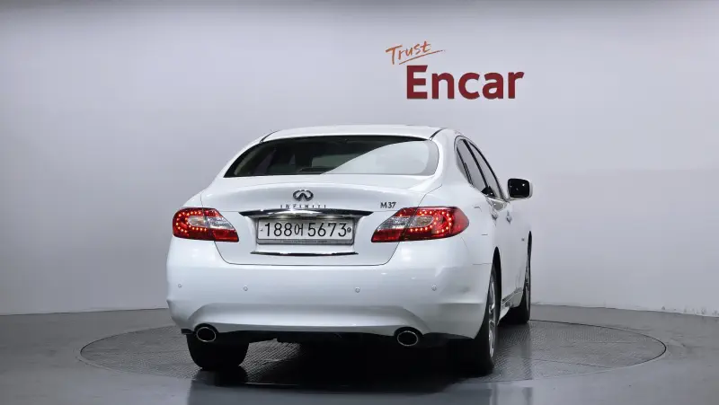 Infiniti M37
