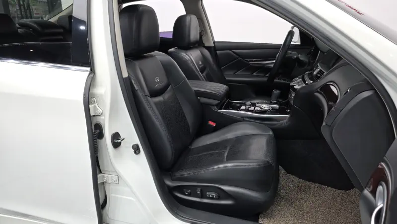 Infiniti M37