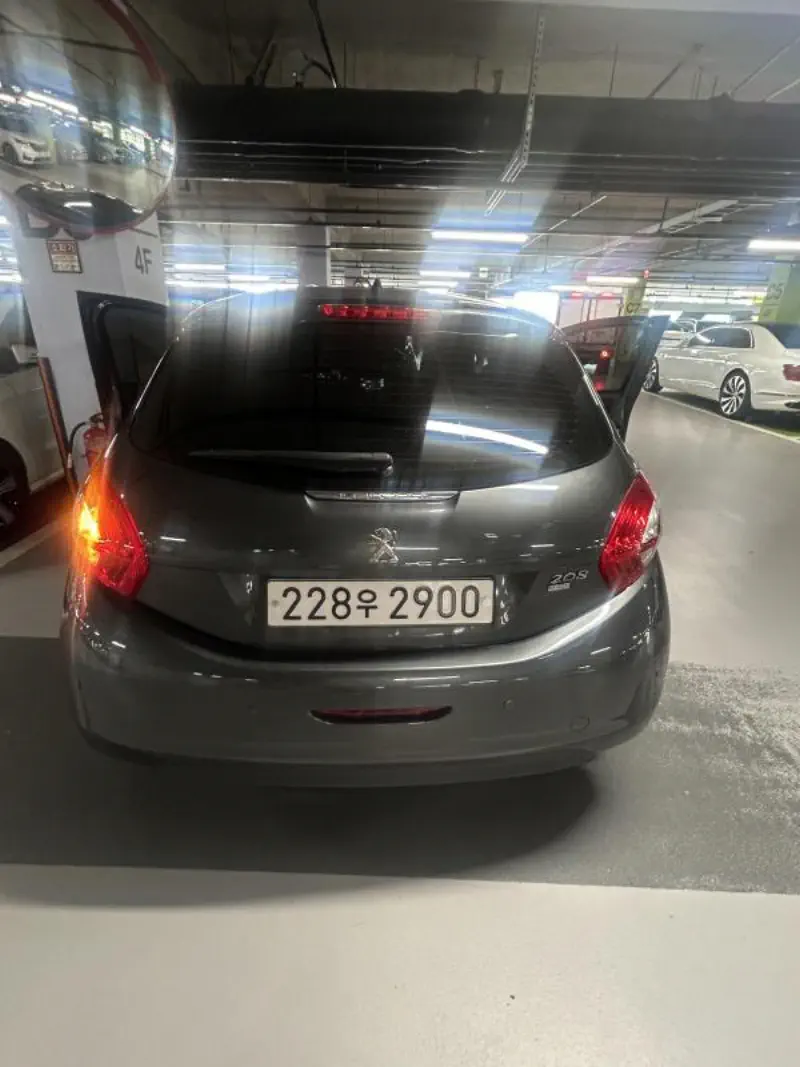 Peugeot 208