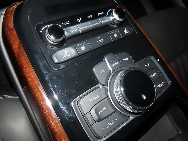 Genesis EQ900