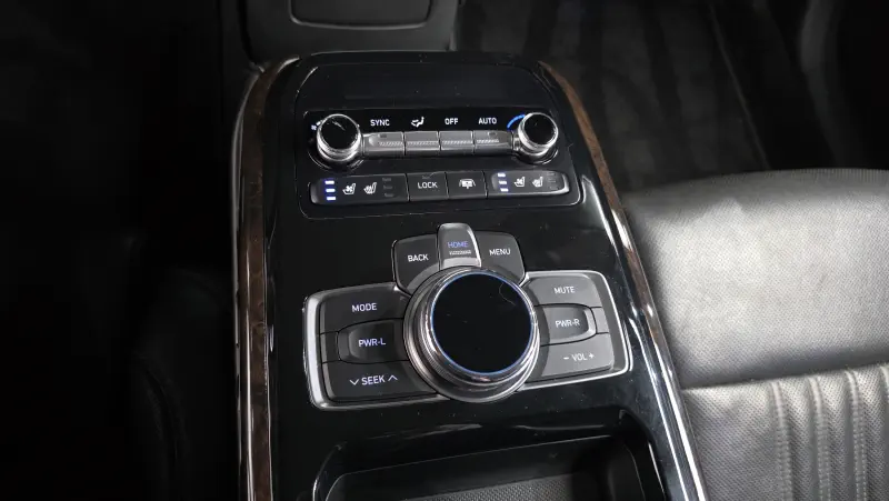 Genesis EQ900