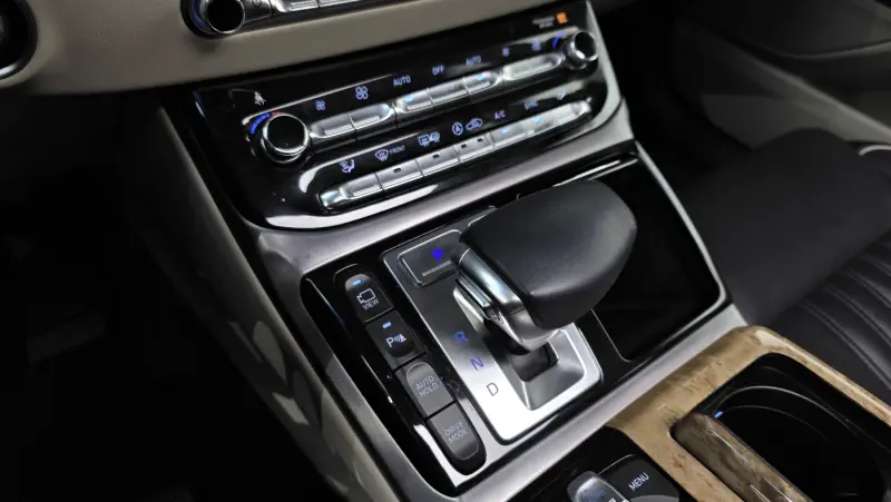 Genesis EQ900
