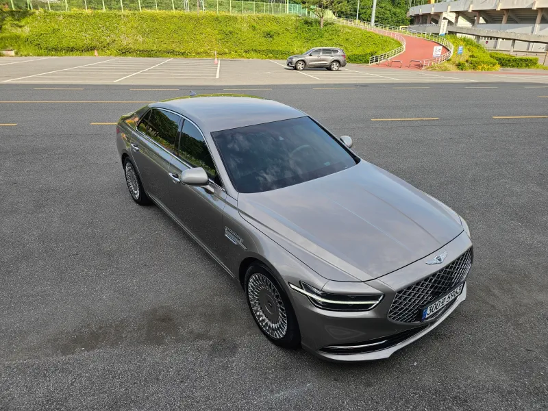 Genesis G90