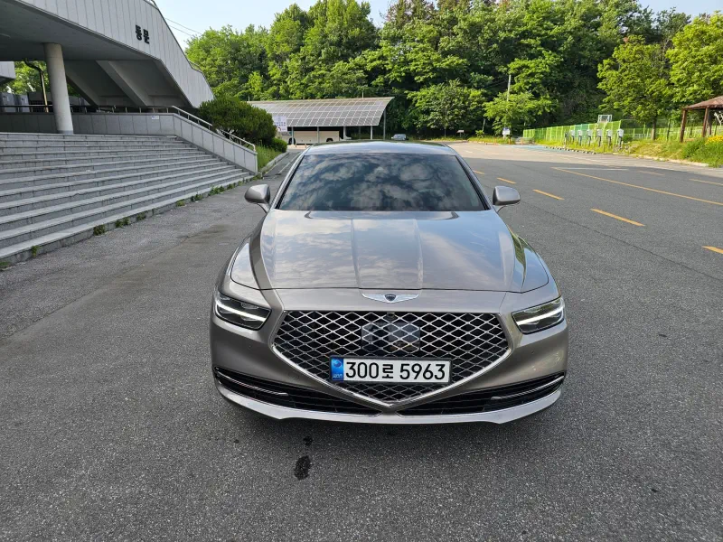 Genesis G90