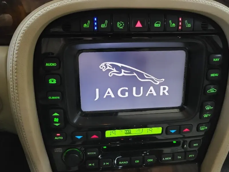 Jaguar XJ