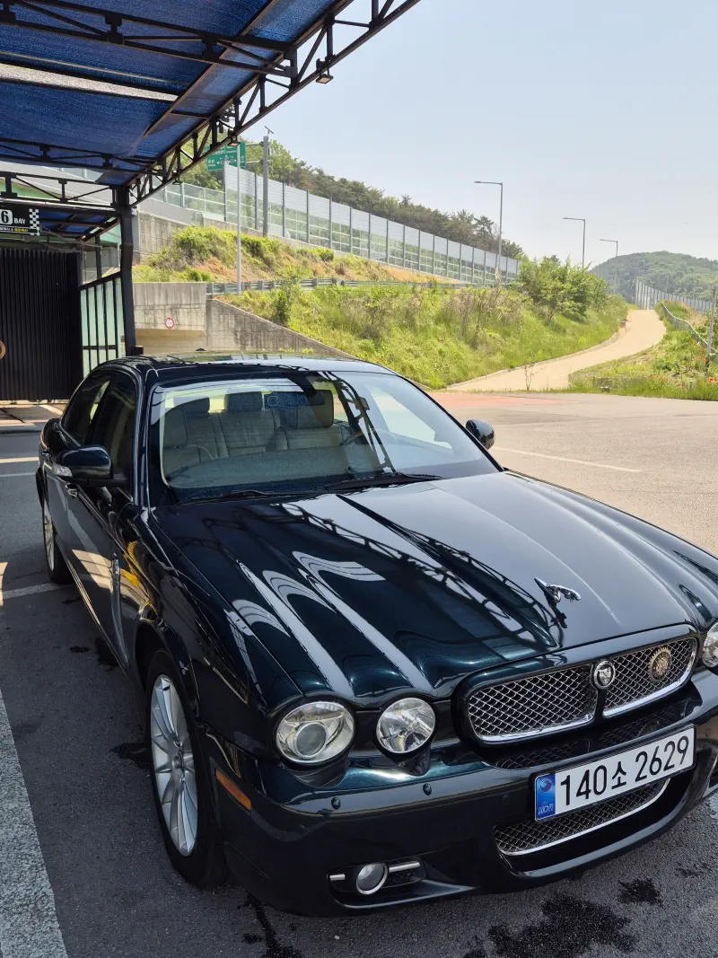 Jaguar XJ
