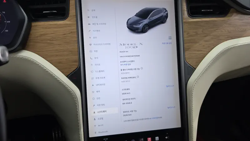 Tesla MODEL X