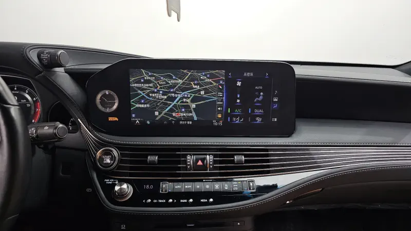 Lexus LS