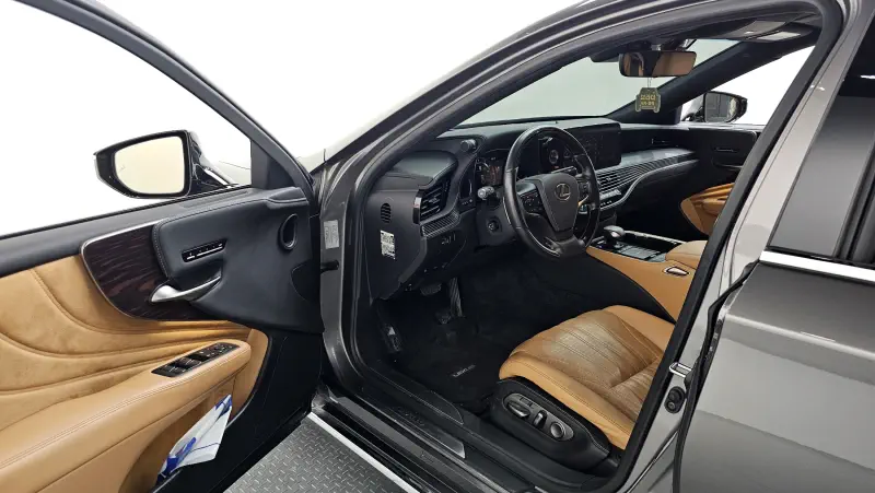 Lexus LS