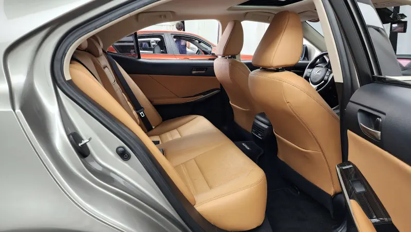 Lexus IS300