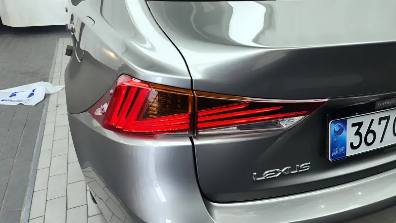 Lexus IS300