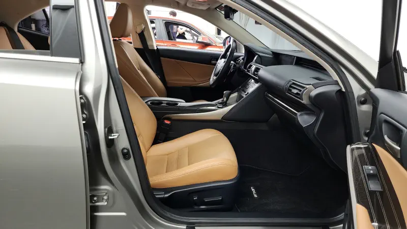 Lexus IS300