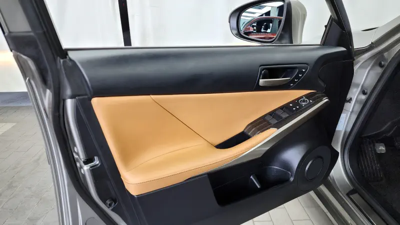 Lexus IS300