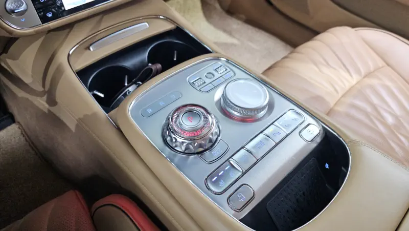 Genesis G90