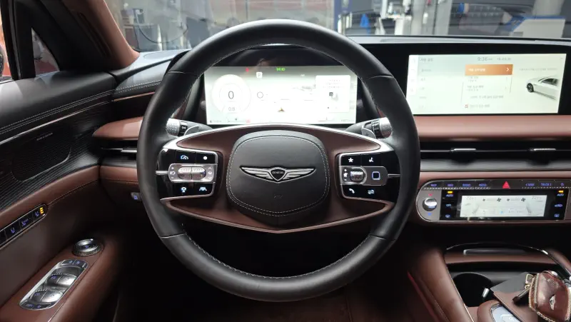 Genesis G90