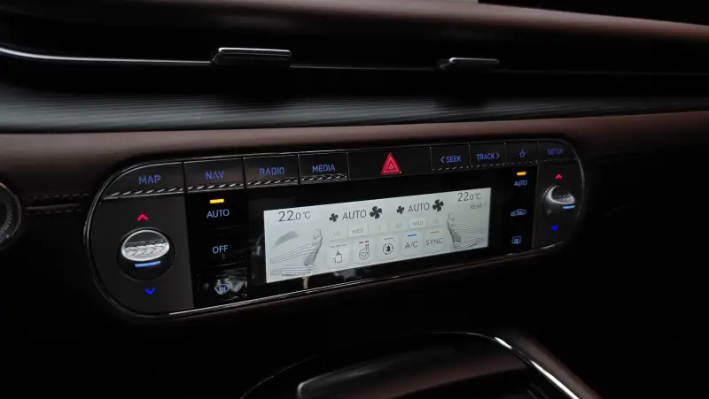 Genesis G90