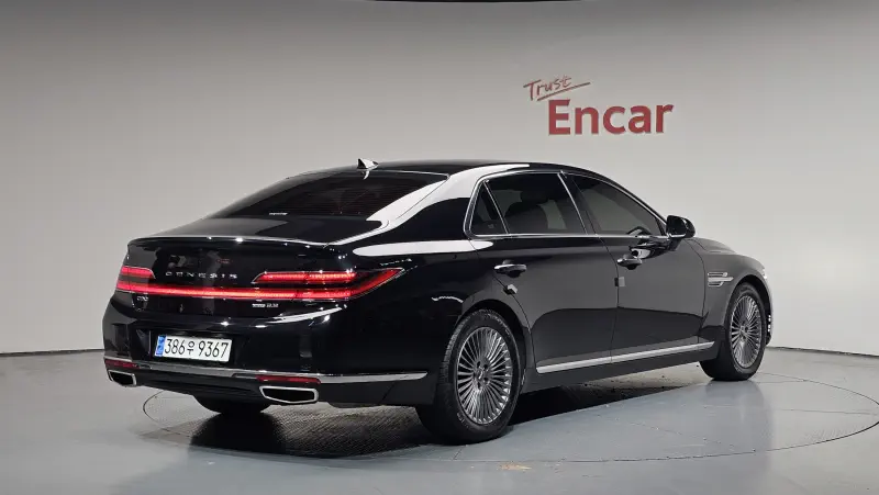 Genesis G90