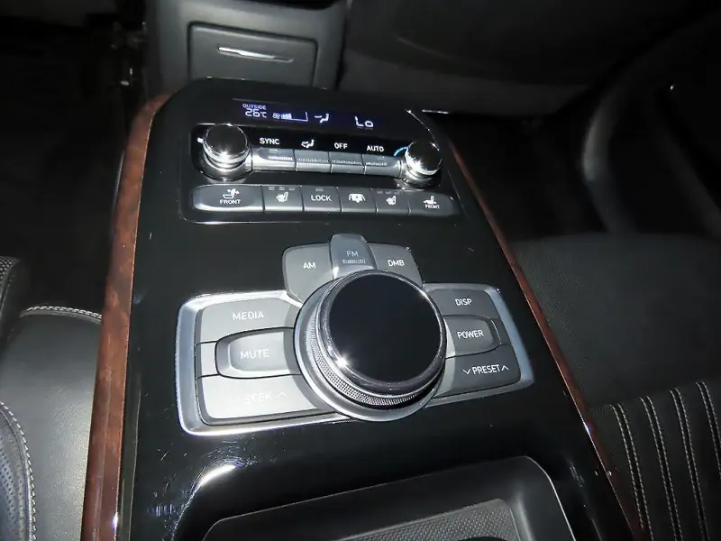 Genesis EQ900