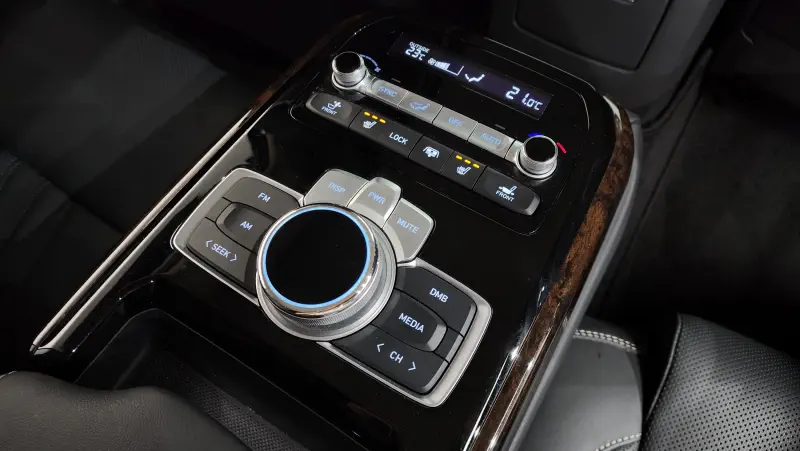 Genesis G90