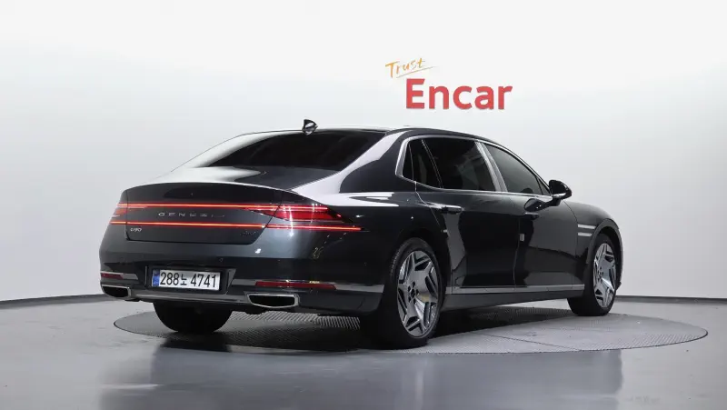 Genesis G90