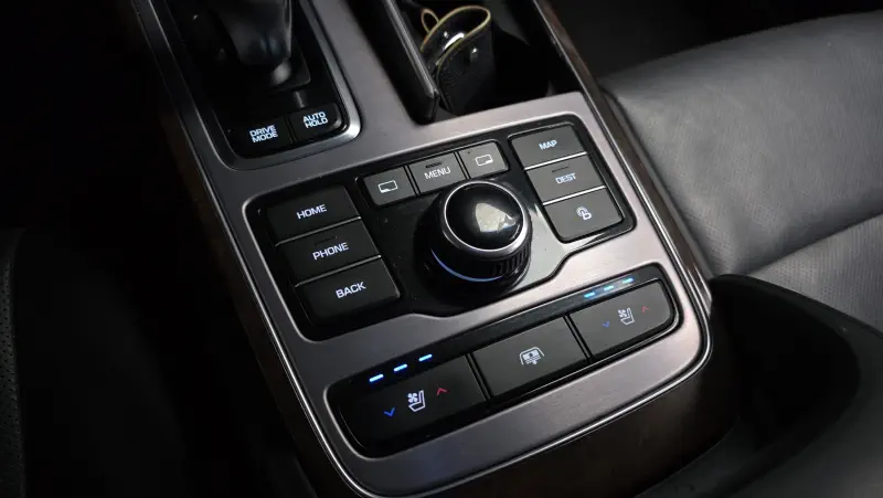 Hyundai Equus