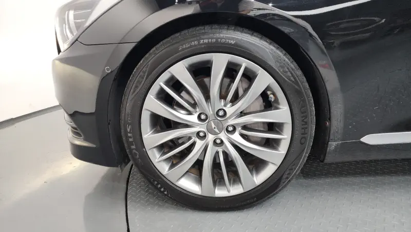 Hyundai Genesis