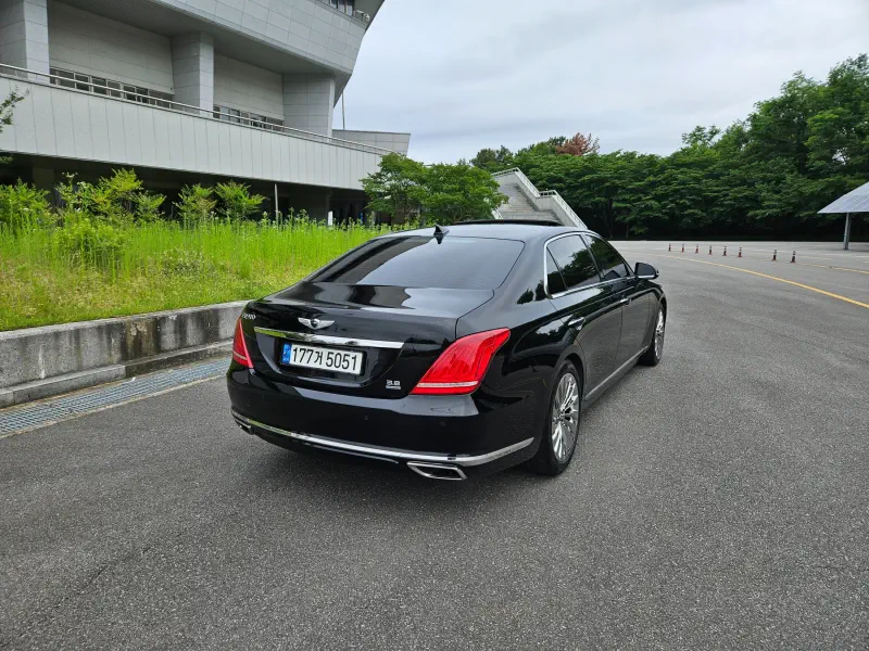 Genesis EQ900