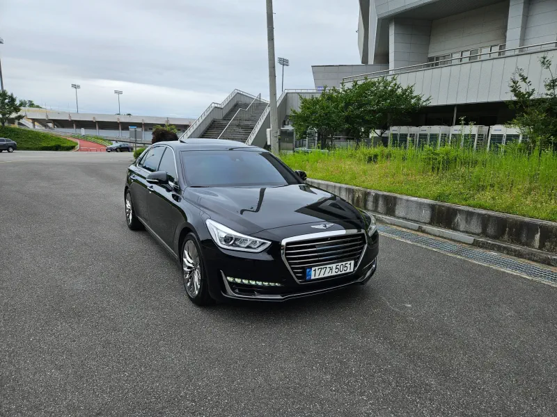 Genesis EQ900