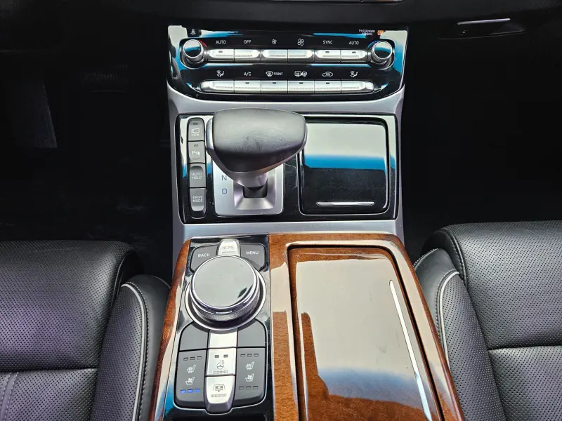 Genesis EQ900