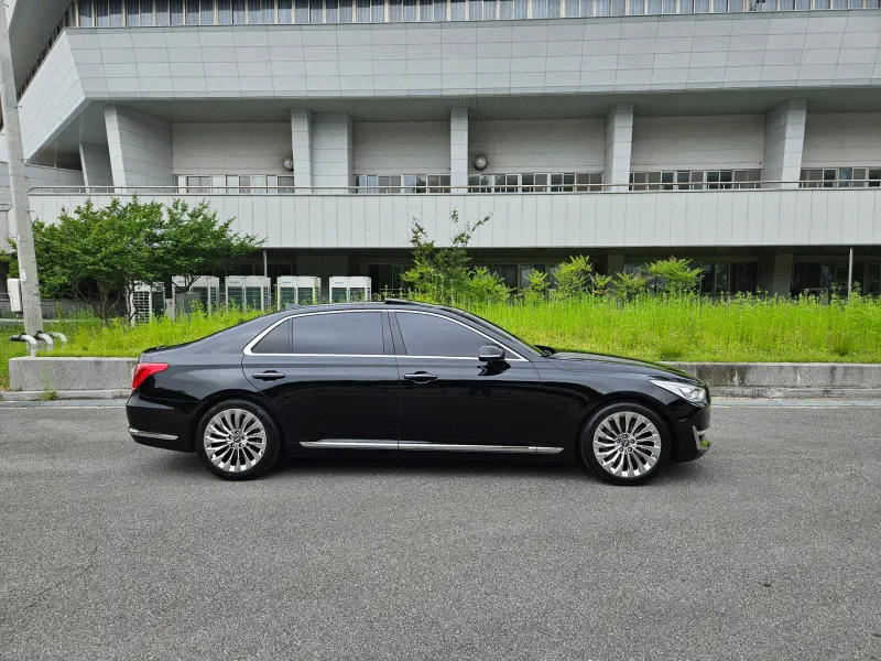 Genesis EQ900