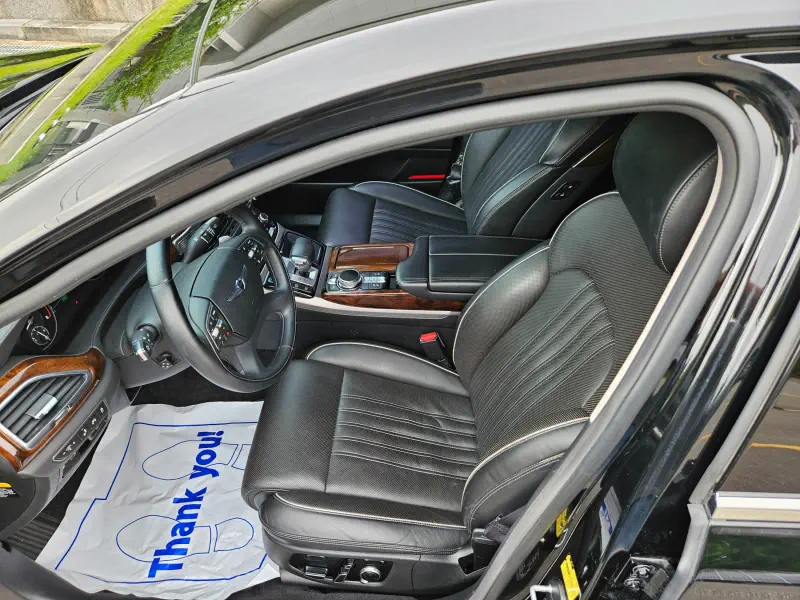 Genesis EQ900