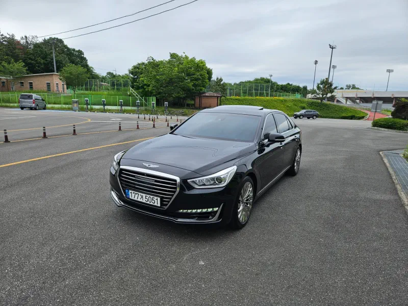 Genesis EQ900