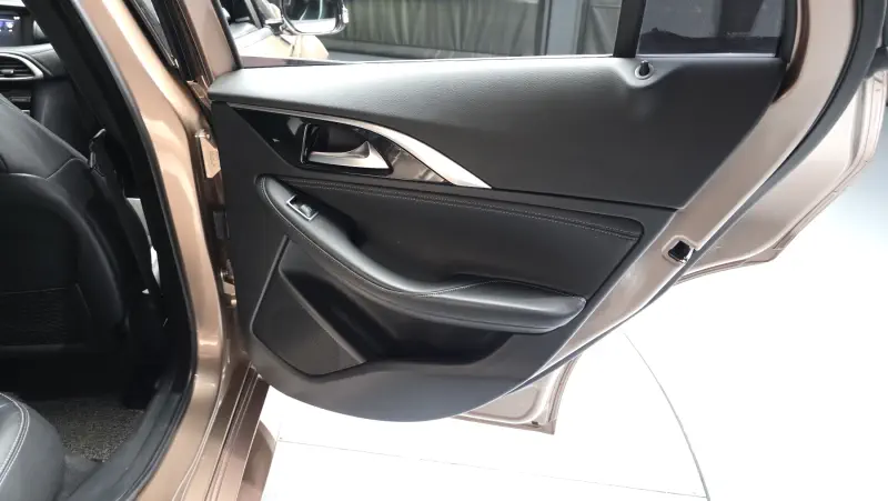 Infiniti Q30