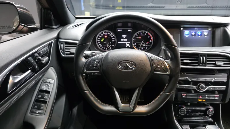 Infiniti Q30