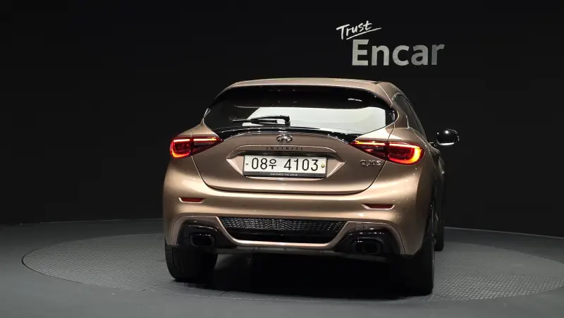Infiniti Q30