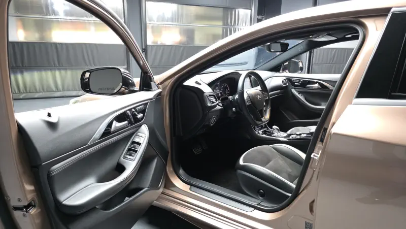 Infiniti Q30