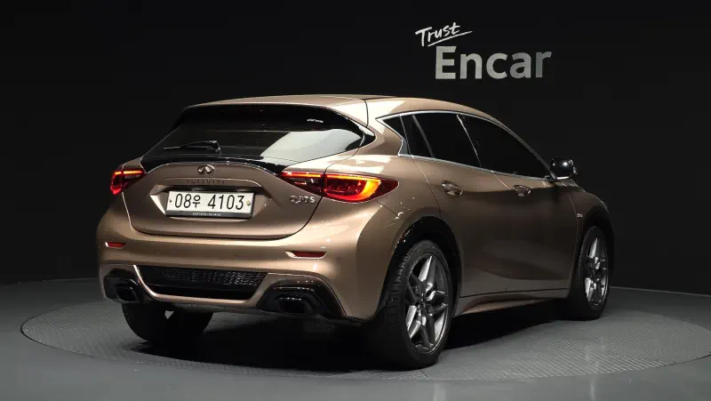 Infiniti Q30