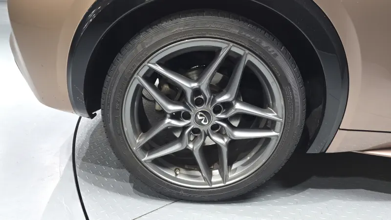 Infiniti Q30