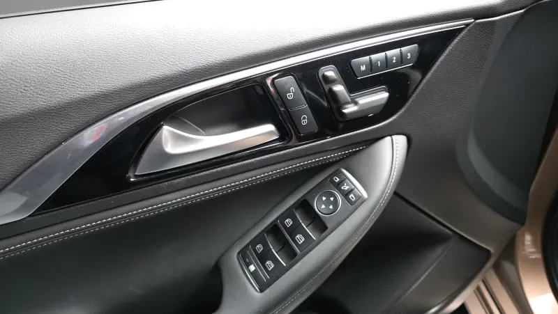 Infiniti Q30