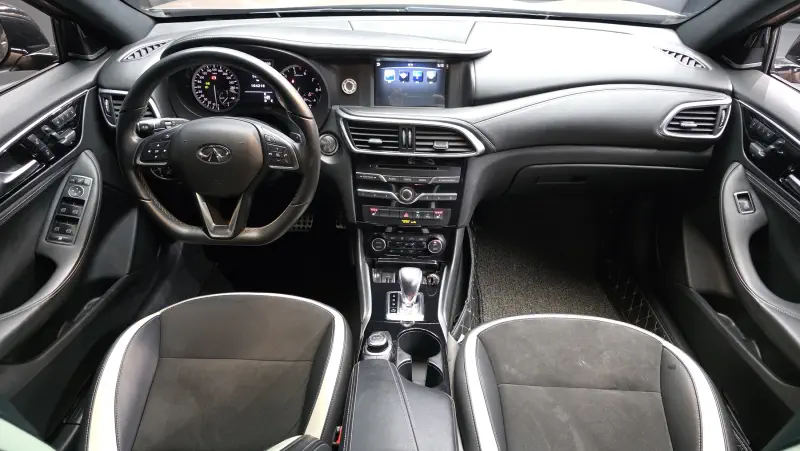 Infiniti Q30
