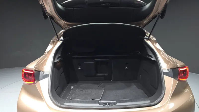 Infiniti Q30