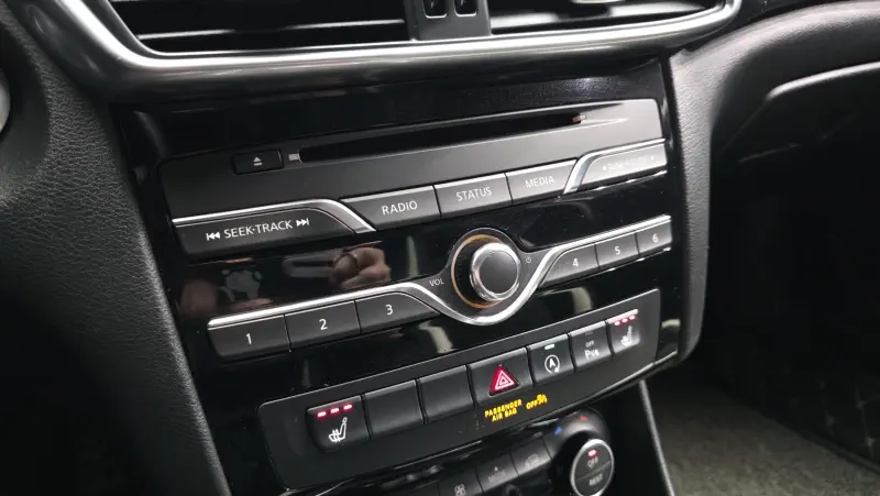 Infiniti Q30