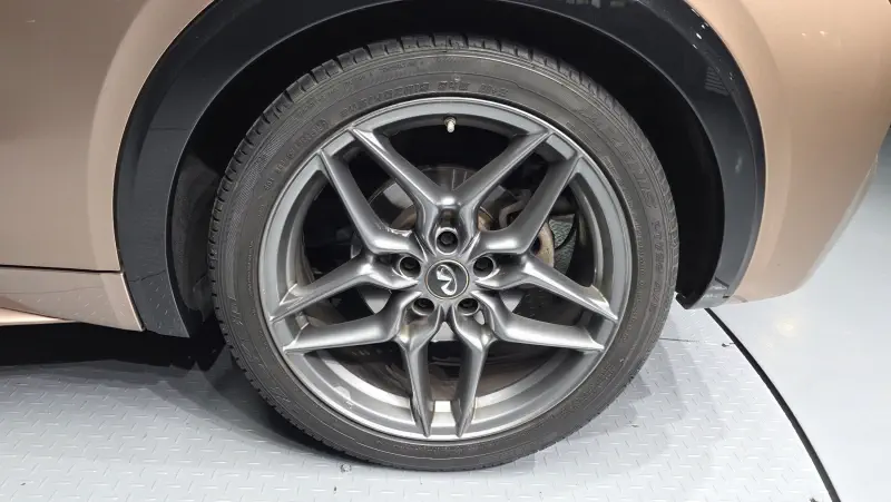 Infiniti Q30