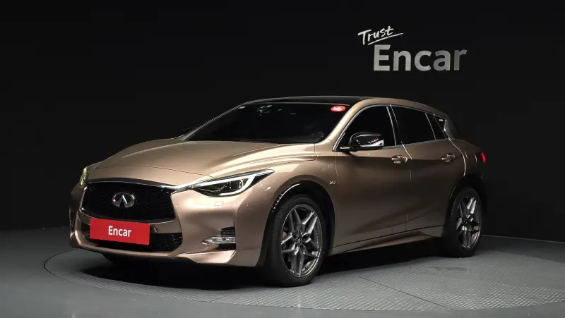 Infiniti Q30