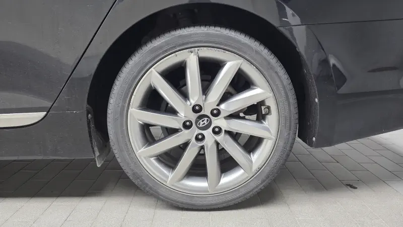 Hyundai Aslan