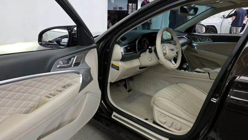 Genesis G70